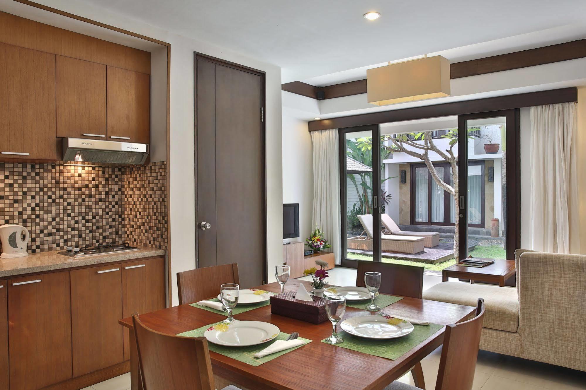 เซมินยาค ทาวน์ เฮาส์ Aparthotel เซมินยัค ภายนอก รูปภาพ